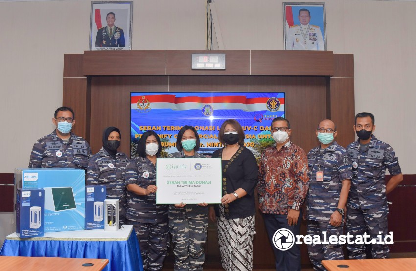 Signify Indonesia Donasi Perangkat Desinfeksi Lea K Indra staf Rumah Sakit RSAL dr Mintohardjo Signify Indonesia Donasi Perangkat Desinfeksi Lea K Indra staf Rumah Sakit RSAL dr Mintohardjo