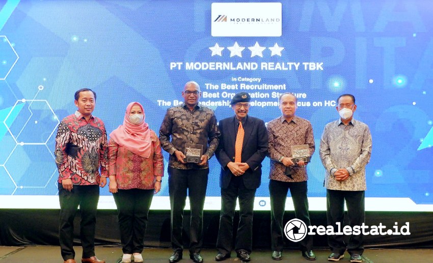 Modernland Realty Human Capital on Resilience Excellence Award HCREA 2022 realestat.id dok Modernland Realty Human Capital on Resilience Excellence Award HCREA 2022 realestat.id dok