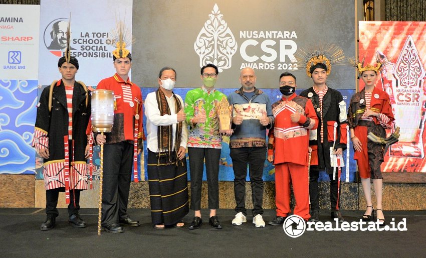 Sharp Sabet 5 Penghargaan CSR Nusantara Awards 2022 realestat.id dok Sharp Sabet 5 Penghargaan CSR Nusantara Awards 2022 realestat.id dok