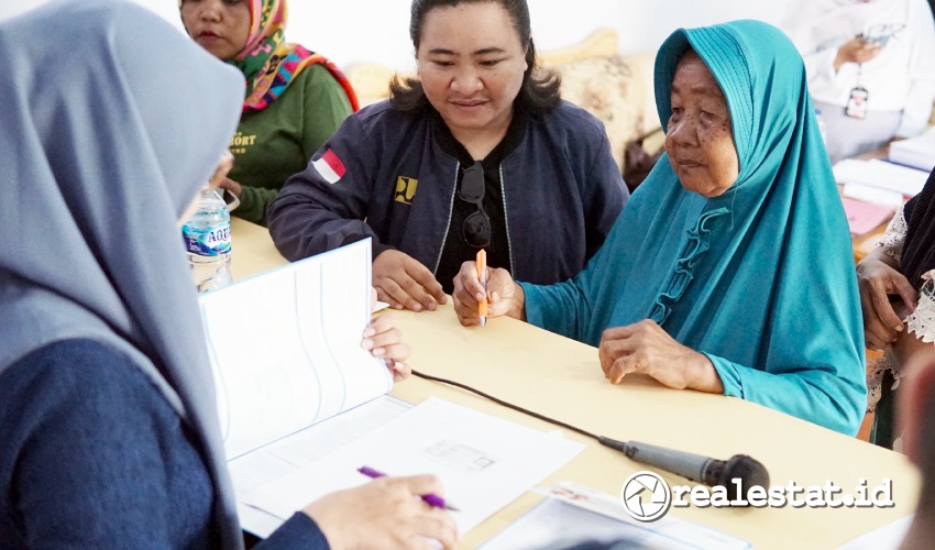 Lansia Warga Bone Bolango Gorontalo Penerima Program BSPS Kementerian PUPR realestat.id dok Lansia Warga Bone Bolango Gorontalo Penerima Program BSPS Kementerian PUPR realestat.id dok