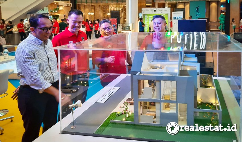 Tersedia berbagai penawaran menarik hingga cara bayar yang memudahkan konsumen untuk membeli properti di proyek Paramount Gading Serpong, Paramount Petals dan Paramount Village Semarang Tersedia berbagai penawaran menarik hingga cara bayar yang memudahkan konsumen untuk membeli properti di proyek Paramount Gading Serpong, Paramount Petals dan Paramount Village Semarang