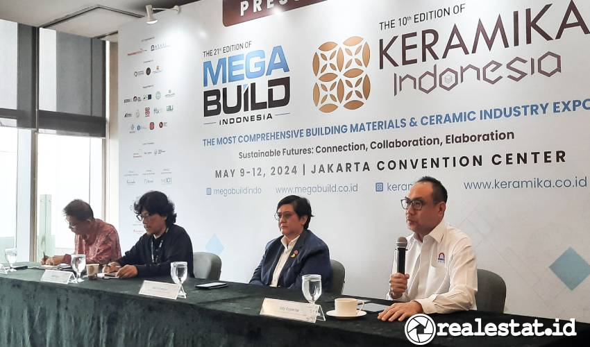 Edy Suyanto, Ketua ASAKI berharap Pameran Megabuild dan Keramika Indonesia 2024 dapat mengangkat potensi industri keramik nasional-RealEstat.id Edy Suyanto, Ketua ASAKI berharap Pameran Megabuild dan Keramika Indonesia 2024 dapat mengangkat potensi industri keramik nasional-RealEstat.id