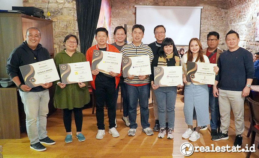 Para pemasar agen properti pemenang Sales Rewards 2024 Modernland Realty realestat.id dok Para pemasar agen properti pemenang Sales Rewards 2024 Modernland Realty realestat.id dok
