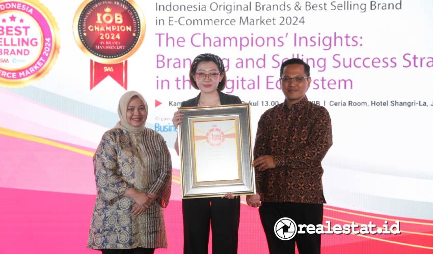Premium LED TV dan Refrigerator POLYTRON Diakui Melalui Penghargaan Indonesia Original Brand Award 2024-RealEstat.id Premium LED TV dan Refrigerator POLYTRON Diakui Melalui Penghargaan Indonesia Original Brand Award 2024-RealEstat.id