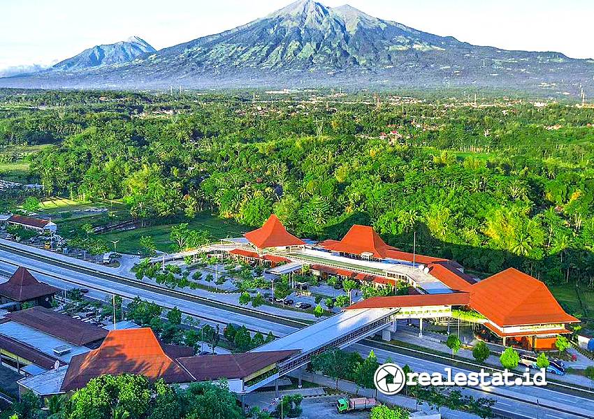 5 Rest Area dengan Pemandangan Terindah di Indonesia, Tempat Istirahat Terbaik saat Mudik! Resta Pendopo KM 456 menjadi salah satu daftar rest area terindah di indonesia-RealEstat.id