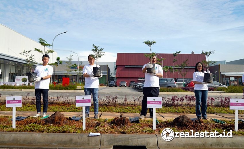 EASTVARA BSD City Aeon Mall Penanaman Pohon Sinar Mas Land Realestat.id dok EASTVARA BSD City Aeon Mall Penanaman Pohon Sinar Mas Land Realestat.id dok