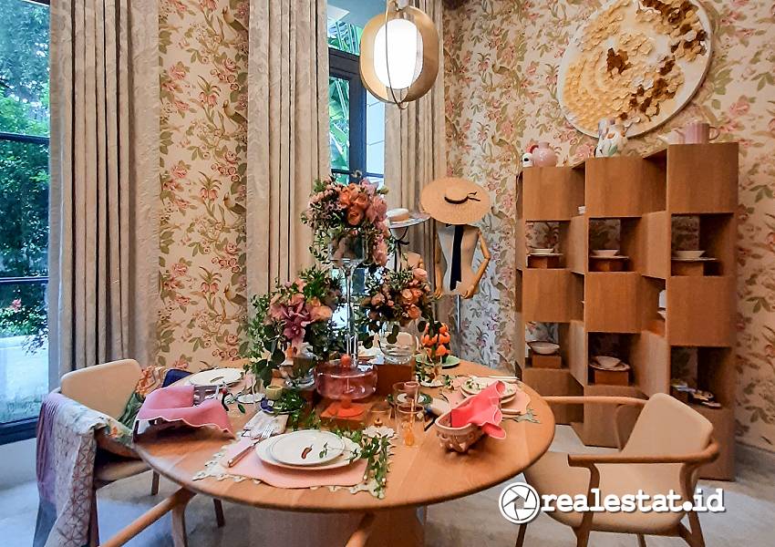 Dekorasi interior karya Agam Riadi dalam pameran bertajuk Opulent Visions di Conchita Home Jakarta-RealEstat.id-Adhitya Putra Dekorasi interior karya Agam Riadi dalam pameran bertajuk Opulent Visions di Conchita Home Jakarta-RealEstat.id-Adhitya Putra
