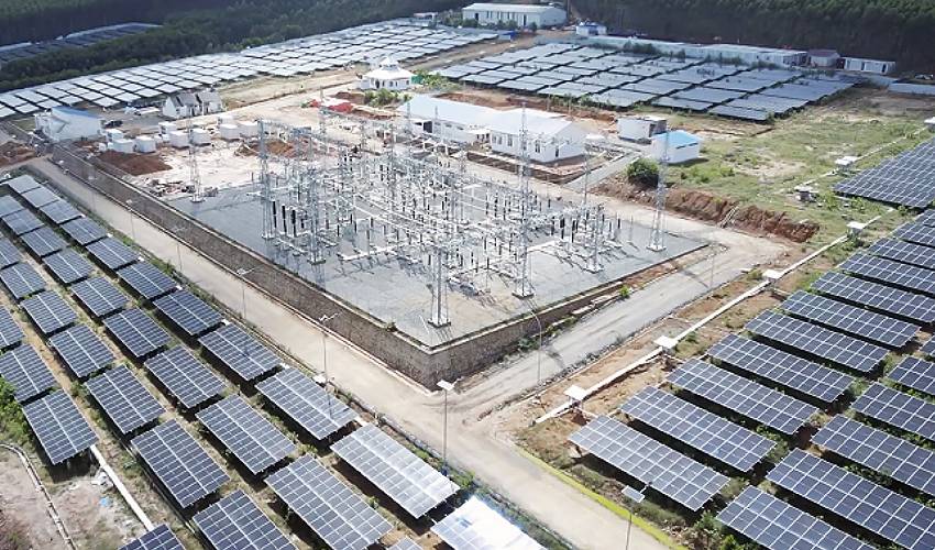 Ibu Kota Negara (IKN) di Kalimantan Timur telah menerima pasokan 10 Megawatt (MW) listrik hijau melalui gardu induk berteknologi tinggi milik Hitachi Energy-RealEstat.id Ibu Kota Negara (IKN) di Kalimantan Timur telah menerima pasokan 10 Megawatt (MW) listrik hijau melalui gardu induk berteknologi tinggi milik Hitachi Energy-RealEstat.id