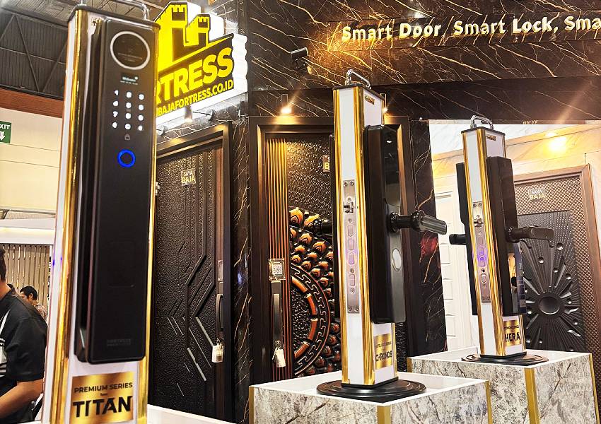 Teknologi Smart Lock Door Terbaru Titan yang dipamerkan produsen pintu baja Fortress di Megabuild 2025-RealEstat.id Teknologi Smart Lock Door Terbaru Titan yang dipamerkan produsen pintu baja Fortress di Megabuild 2025-RealEstat.id
