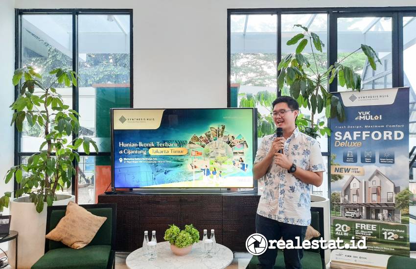 COO Synthesis Development, Aldo Daniel saat menjelaskan fasilitas terbaru Baltic Club House-RealEstat.id-Adhitya Putra