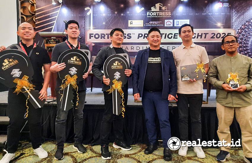 Penghargaan mitra toko Fortress tahun 2025-RealEstat.id-Adhitya Putra Penghargaan mitra toko Fortress tahun 2025-RealEstat.id-Adhitya Putra
