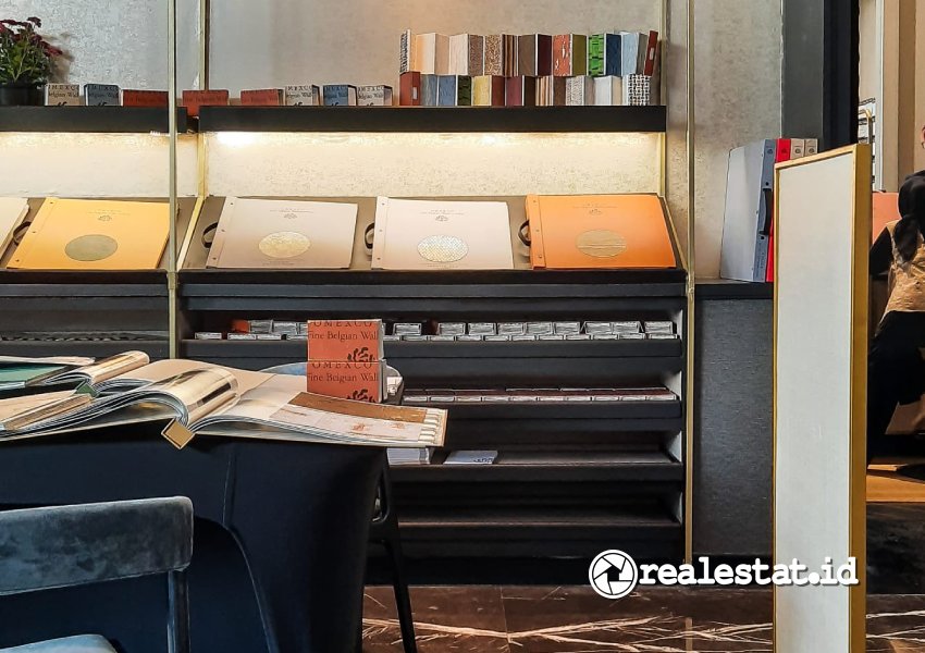 Suasana pameran Goodrich Lifestyle Fest 2025 menampilkan booth merek wallcovering internasional-RealEstat.id-Adhitya Putra