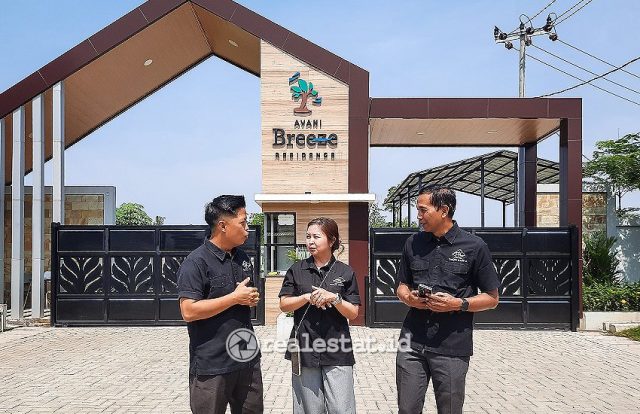 Jajaran Managemen Daun Karya Properti memperkenalkan Hunian modern tropis Tangerang-RealEstat.id-Adhitya Putra Jajaran Managemen Daun Karya Properti memperkenalkan Hunian modern tropis Tangerang-RealEstat.id-Adhitya Putra