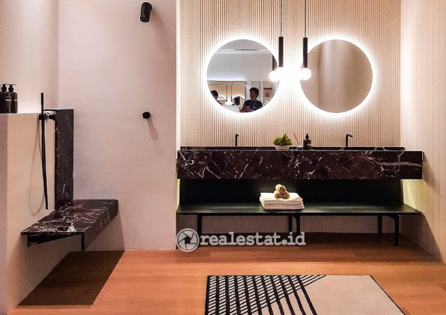 inspirasi desain kamar mandi mewah Antoniolupi di showroom Le Château Living-RealEstat.id-Adhitya Putra