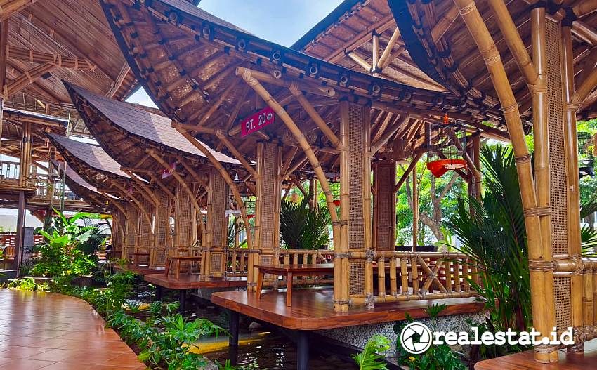 restoran kampung kecil paramount petals realestat.id dok