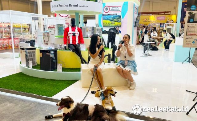 Booth Sharp Indonesia International Indonesia Pet Expo IIPE 2025 realestat.id dok Booth Sharp Indonesia International Indonesia Pet Expo IIPE 2025 realestat.id dok