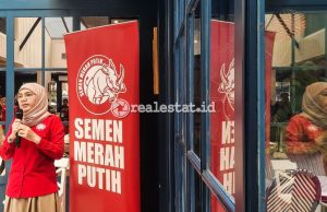 Inovasi MPTree Semen Merah Putih Terbukti 16 Kali Lebih Efektif dari Pohon untuk Dekarbonisasi Head of Marketing Semen Merah Putih, Nyiayu Chairunnikma menjelaskan inovasi pohon cair penyerap karbon-RealEstat.id-Adhitya Putra