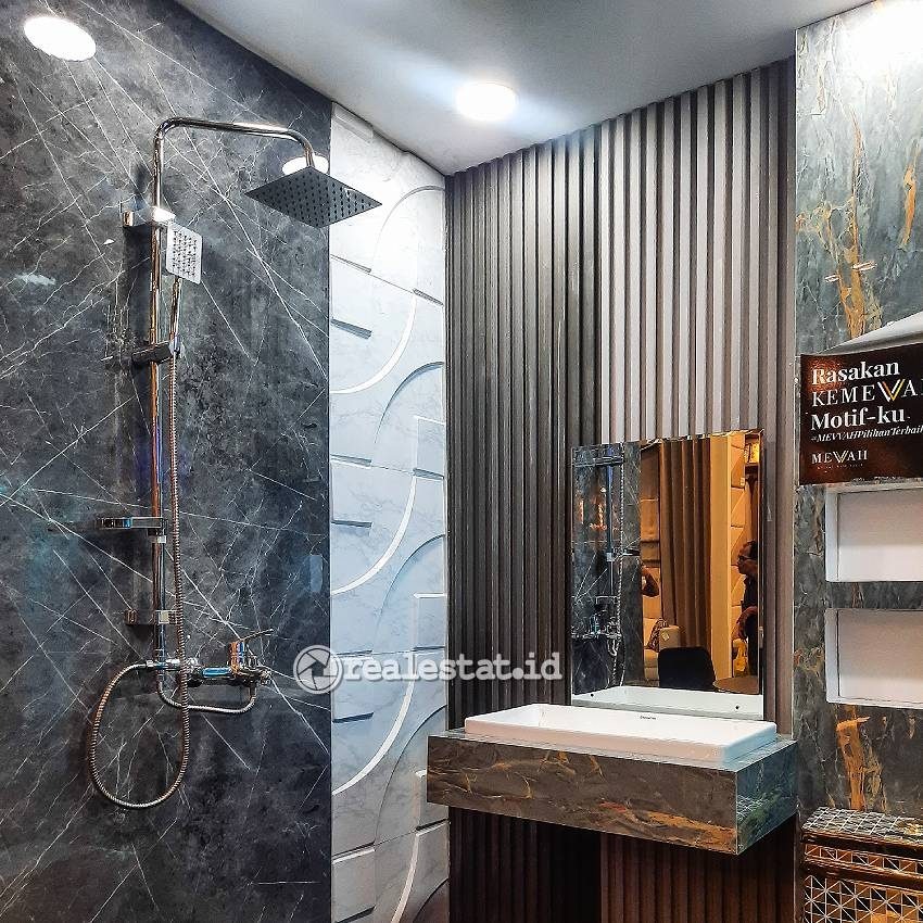 Panel dinding Mevvah tahan terhadap paparan air sehingga dapat diaplikasikan untuk area kamar mandi modern-RealEstat.id-Adhitya Putra