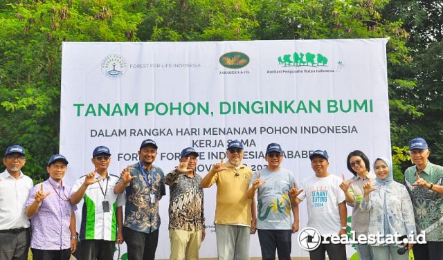 penanaman 200 pohon jababeka infrastruktur ffli realestat.id dok
