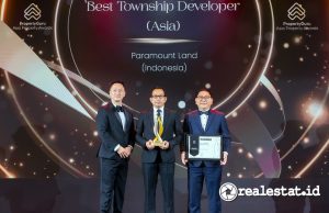 Paramount Land Sabet Gelar ‘Best Township Developer’ di PropertyGuru Asia Property Awards 2025 Paramount Land Best Township Developer PropertyGuru Asia Property Awards 2025 realestat.id dok